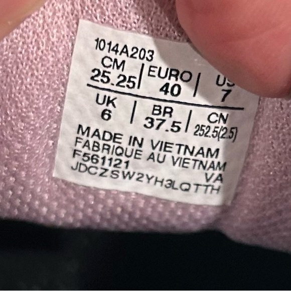 ASICS Women's Black and Pink Running Shoes NWT size 7 - Picture 5 of 5